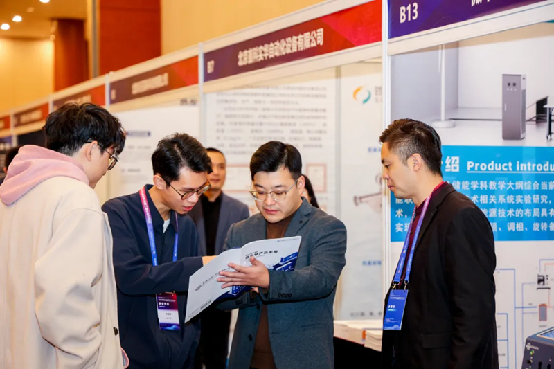 Centrándose en las fronteras de los termofluidos, potenciando un futuro verde: MicroNewton brilla en la Conferencia Anual de 2025 de la Sociedad China de Ingeniería Termofísica