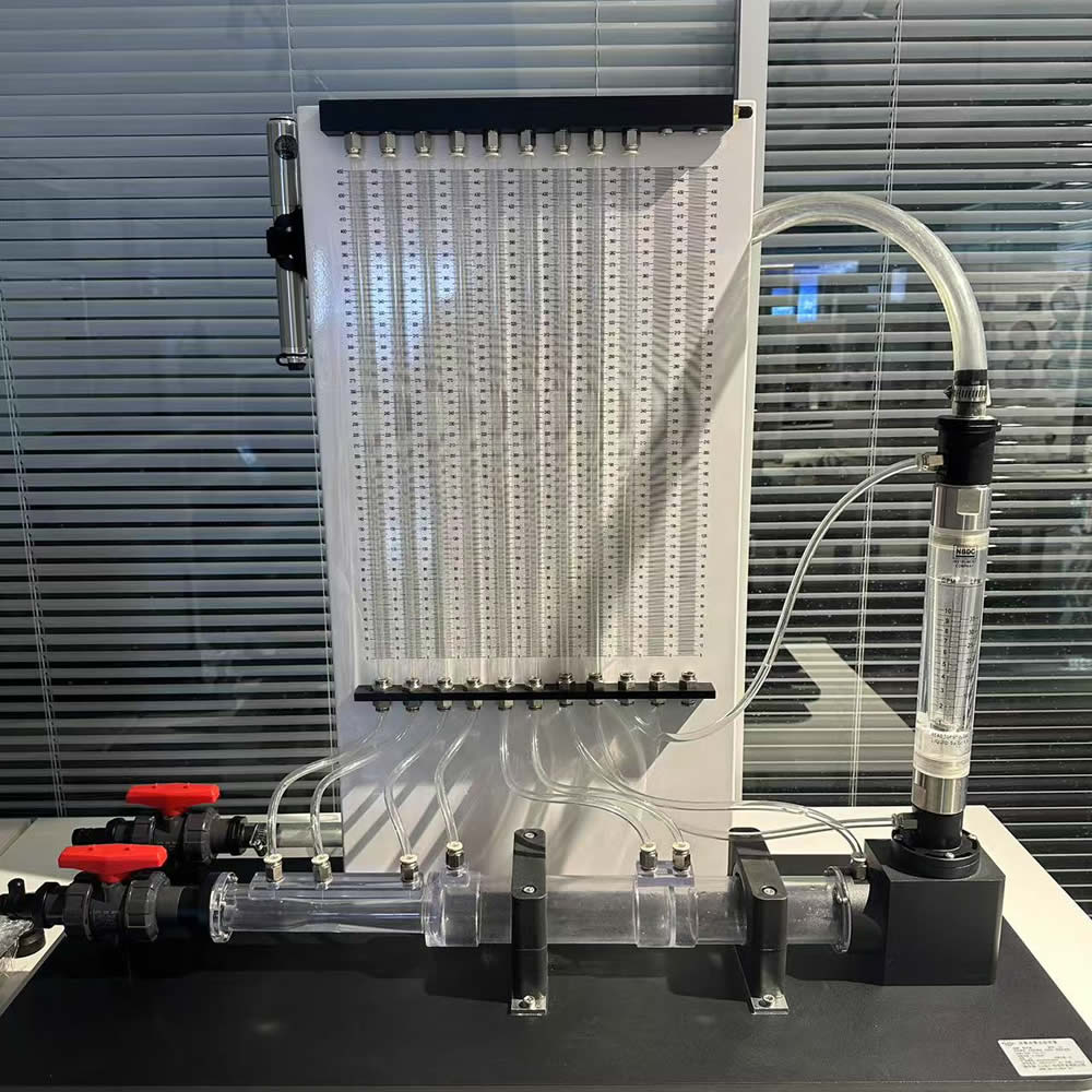 Bombas en serie y en paralelo Dispositivo experimental Mecánica de fluidos Equipo de laboratorio docente universitario 