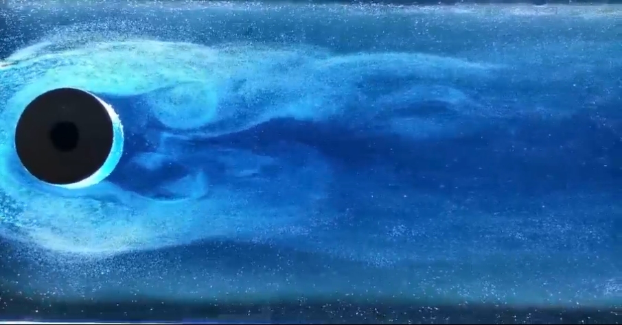 Un dispositivo experimental de visualización del campo de flujo da vida al movimiento de un fluido invisible en la Facultad de Ingeniería de la Universidad de Pekín